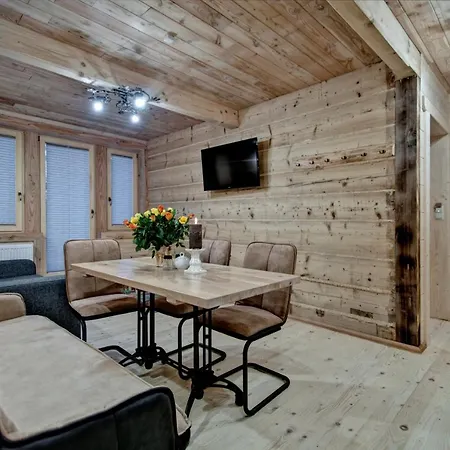 Swiatlomir דירה זקופאנה